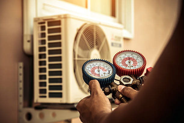 Professional Hvac Installation technician working in La Mesa, CA